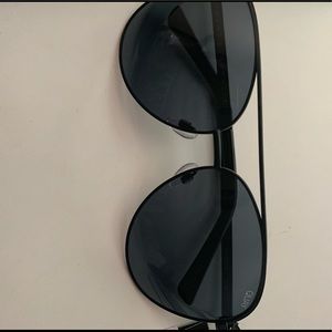 NWT Quay Australia Vivienne Aviator sunglasses